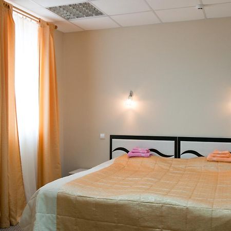 Avenue Hotel Zaslawye エクステリア 写真