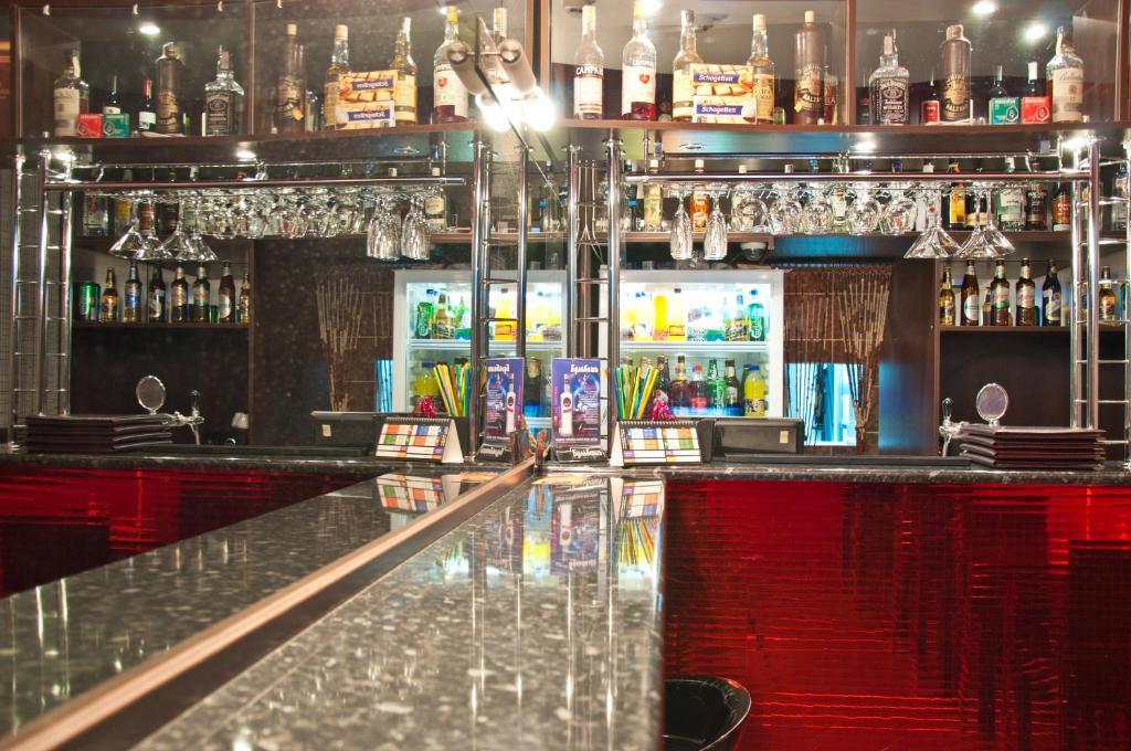 Avenue Hotel Zaslawye エクステリア 写真