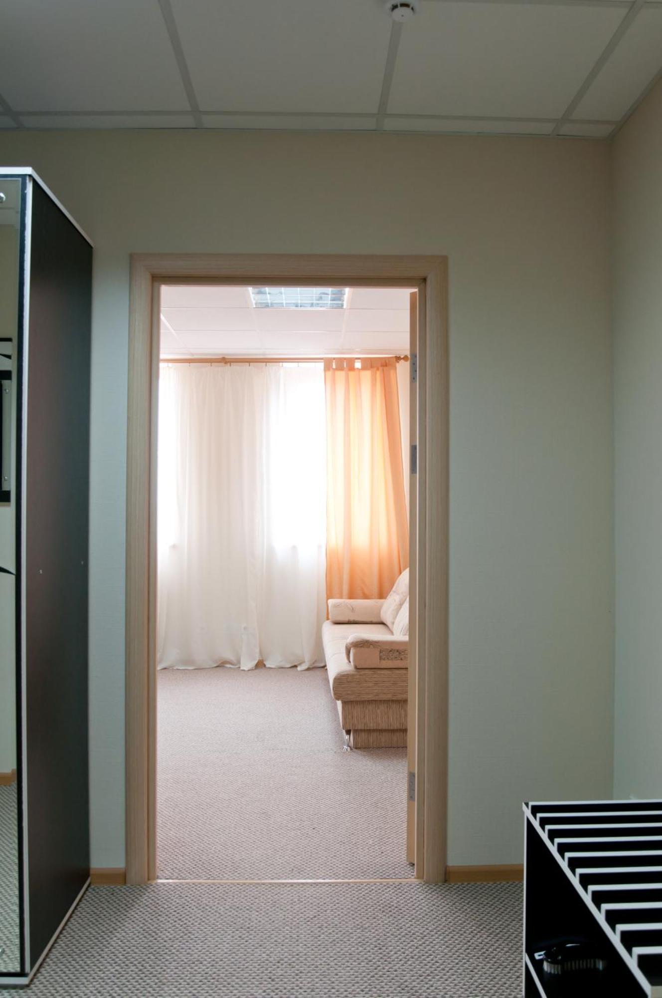 Avenue Hotel Zaslawye エクステリア 写真