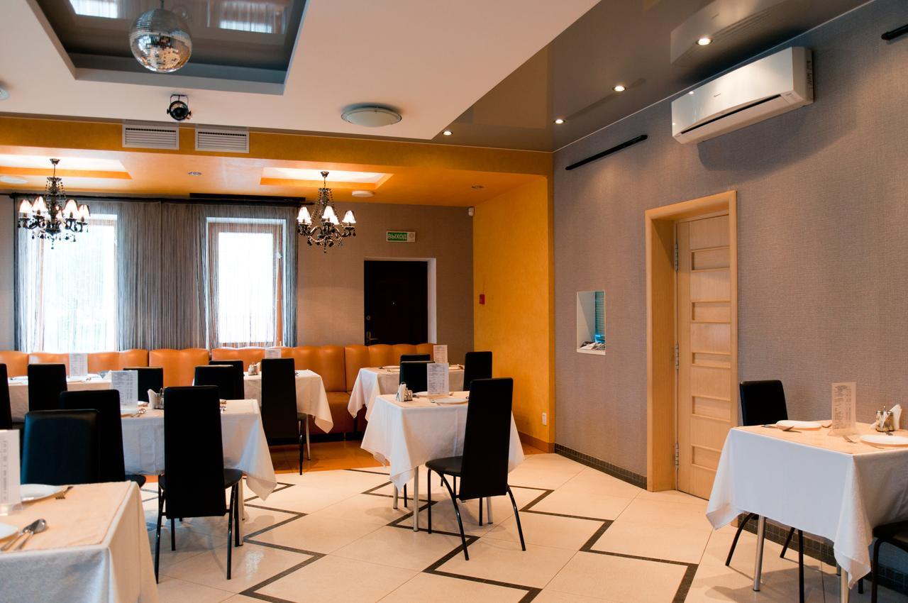 Avenue Hotel Zaslawye エクステリア 写真